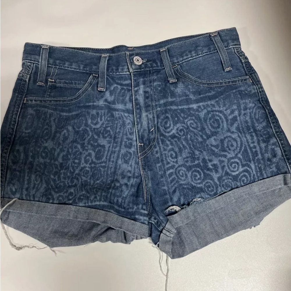 Levi shorts size small